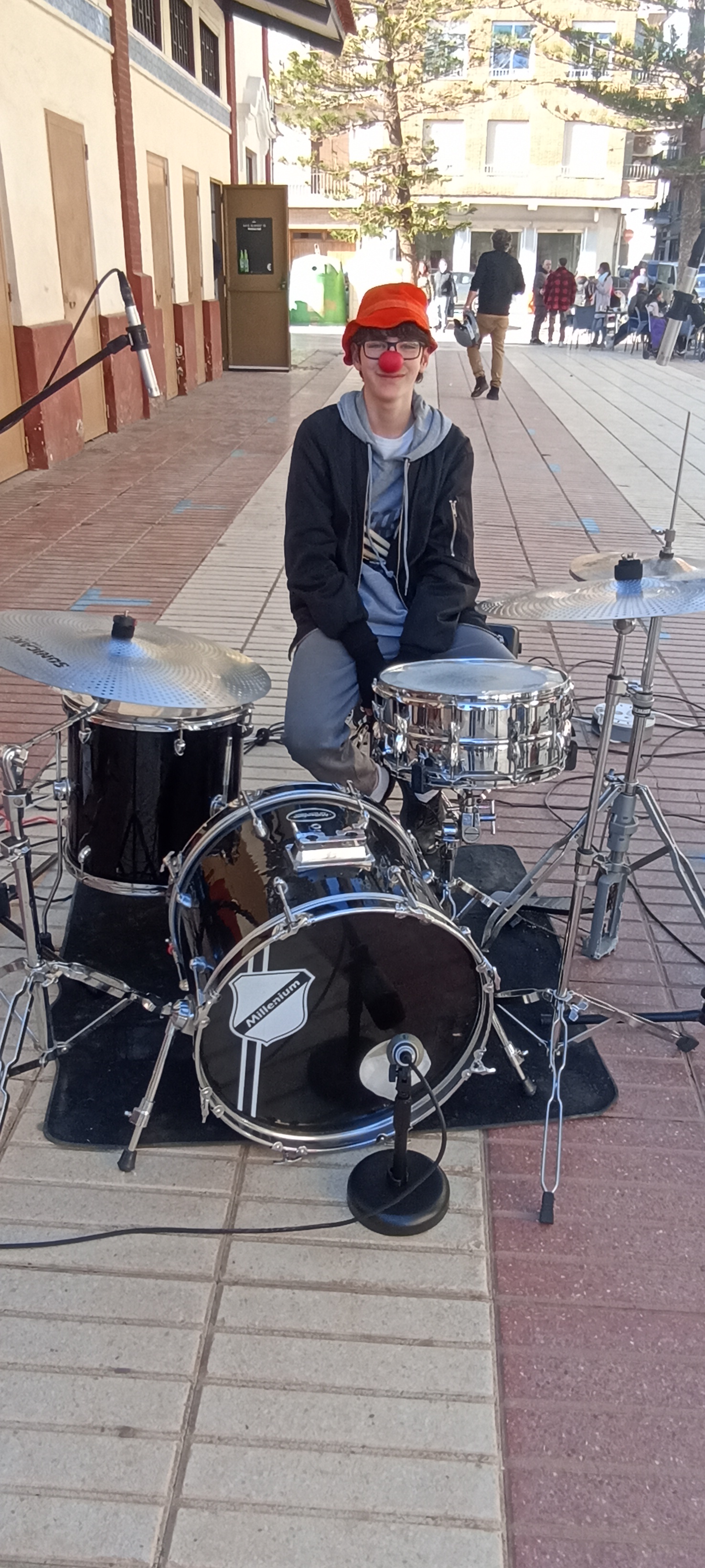 Joven participante del equipo musical de SOMRIURES